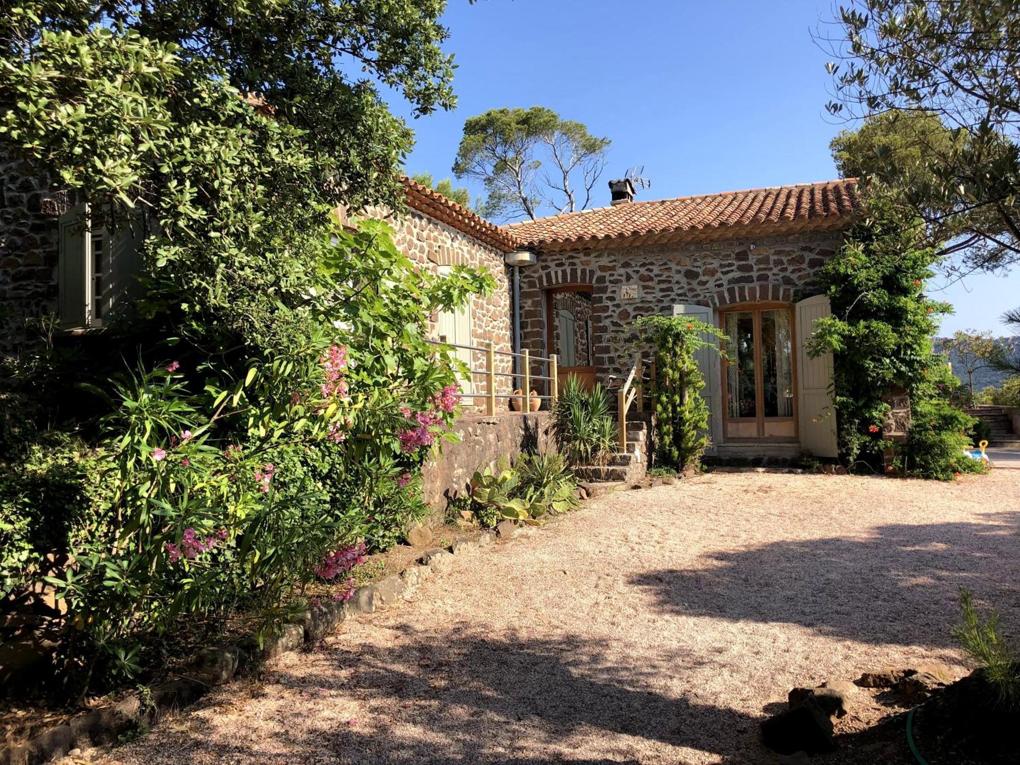 La Farigoule Vila Saint-Raphaël Exterior foto